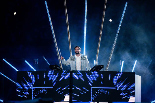 Alesso performing
