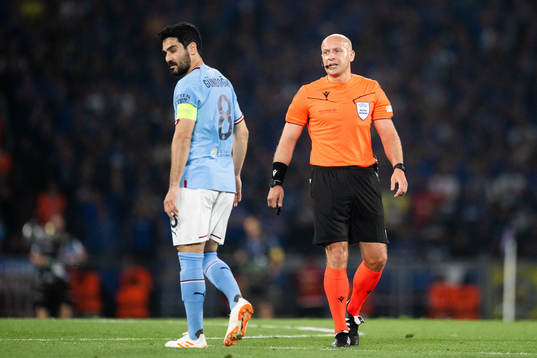Ilkay Gundogan of Manchester City and Referee Szymon