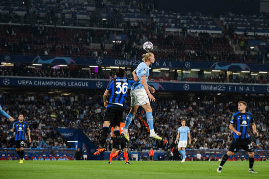 Matteo Darmian of Inter and Erling Braut Haaland of