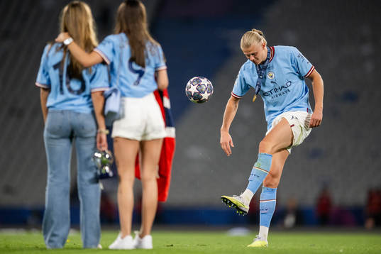 Erling Braut Haaland of Manchester City and Isabel Haugseng