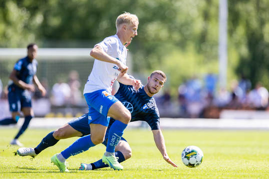 Värnamos Victor Larsson och Malmö FFs Gabriel Busanello