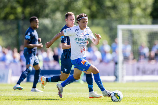 Malmö FFs Niklas Moisander och Värnamos Simon Thern