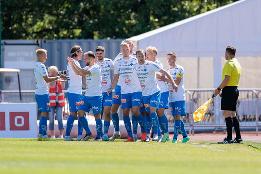 Värnamos spelare jublar
