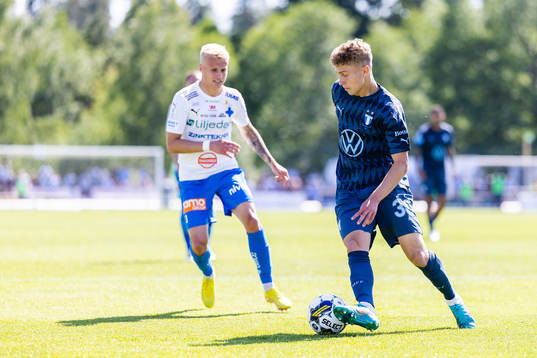 Värnamos Viktor Bergh och Malmö FFs Hugo Bolin