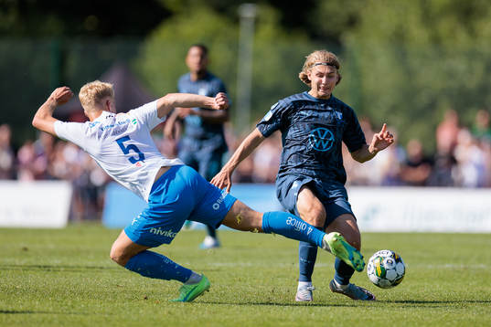Värnamos Victor Larsson och Malmö FFs Sebastian Nanasi