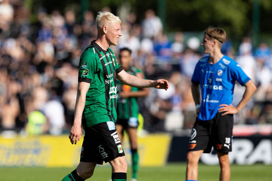 Varbergs Vilmer Rönnberg lämnar planen skadad