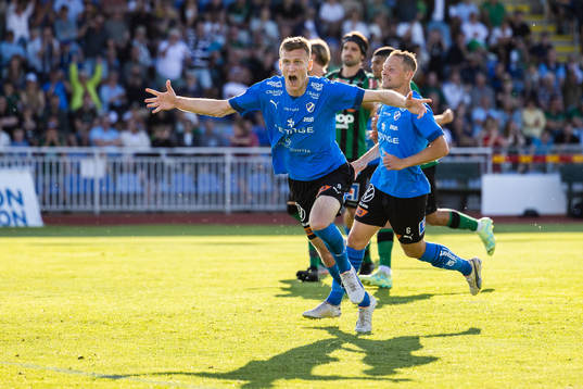 Halmstads Viktor Granath jublar