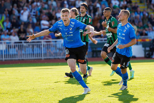 Halmstads Viktor Granath jublar