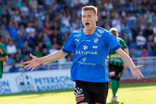 Halmstads Viktor Granath jublar