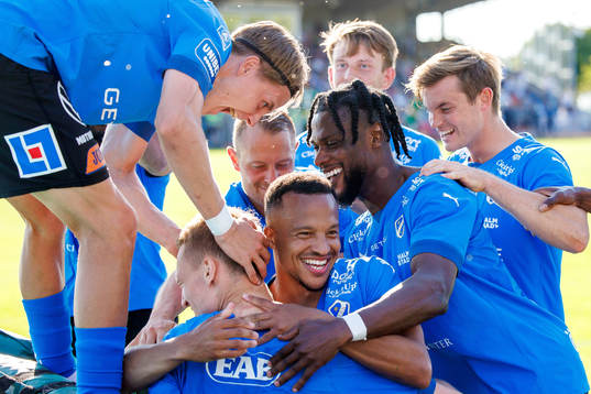 Halmstads spelare jublar
