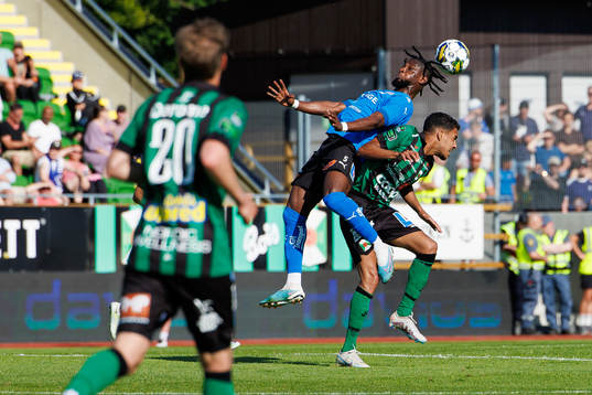Halmstads Joseph Baffoe och Varbergs Eliton Pardinho Toreta