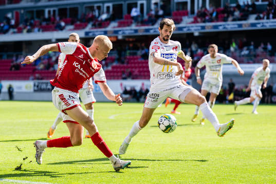 Kalmars Axel Lindahl och Degerfors Sebastian Ohlsson