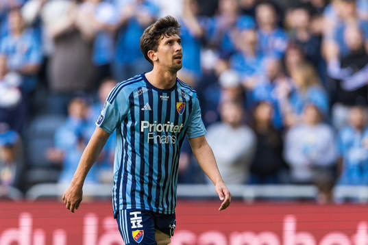 Djurgårdens Gustav Wikheim lämnar plan skadad