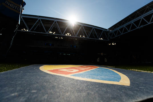 Djurgårdens emblem på Tele2 Arena