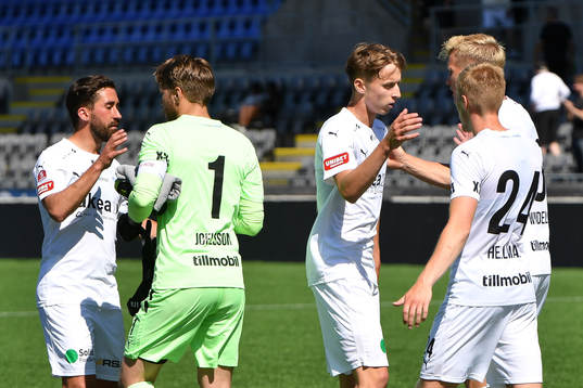 Helsingborgs Frederik Holst och målvakt Kalle Joelsson