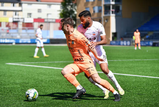 AFC Eskilstunas Ryan Williams och Helsingborgs Amin