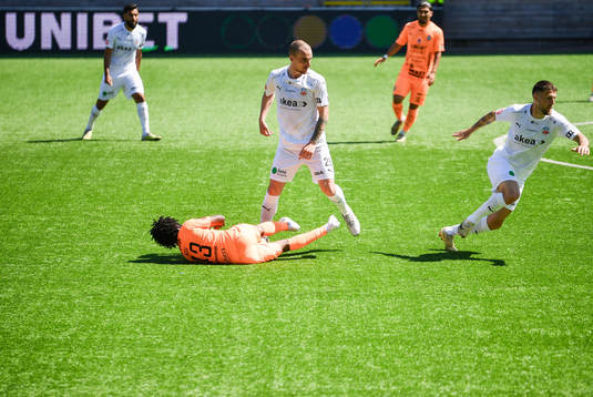 AFC Eskilstunas Abdul-Halik Hudu och Helsingborgs Adam