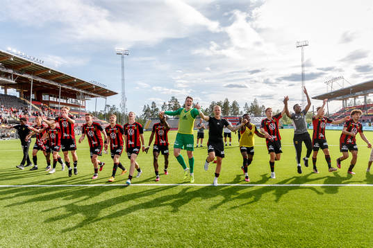 Östersunds spelare jublar
