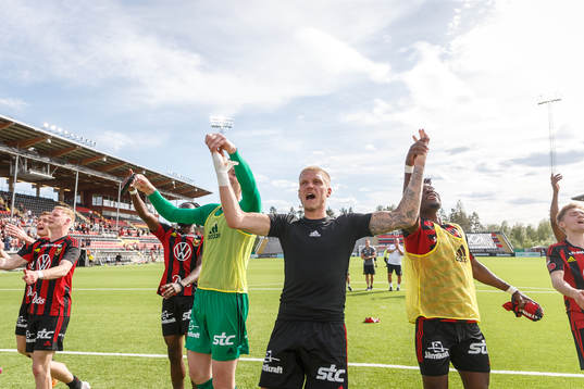 Östersunds Andre Österholm jublar