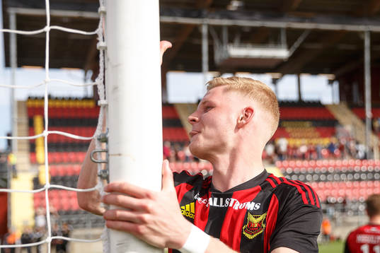 Östersunds Malcolm Stolt jublar