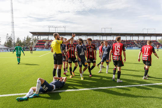 Örgrytes Hampus Dahlqvist  har ont