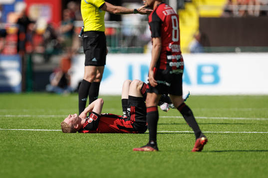 Östersunds Malcolm Stolt har ont