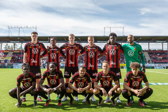 Östersunds startelva bakre raden från vänster Myroslav