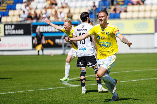 Falkenbergs Tim Stålheden jublar