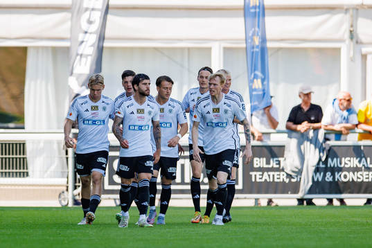 Oskarshamns Antonios Gaitanidis jublar med laget