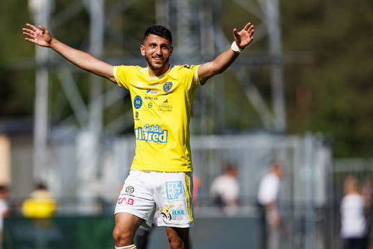 Falkenbergs Leonardo Farah Shahin jublar