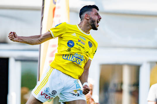 Falkenbergs Leonardo Farah Shahin jublar