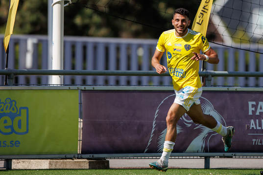 Falkenbergs Leonardo Farah Shahin jublar