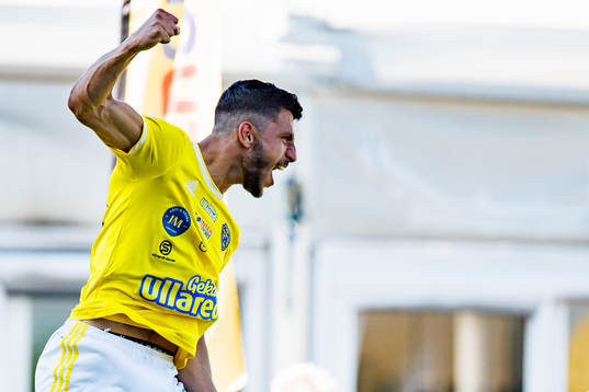 Falkenbergs Leonardo Farah Shahin jublar