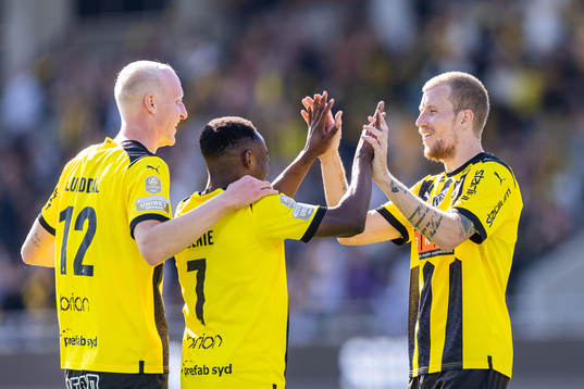 Häckens Valgeir Fridriksson och Simon Gustafson jublar med