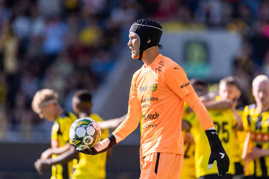 Mjällbys målvakt Noel Törnqvist deppar