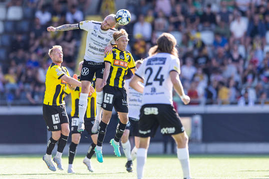 Mjällbys Adam Ståhl och Häckens Pontus Dahbo