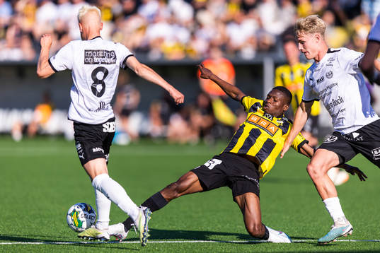 Mjällbys Otto Rosengren och Häckens Akoua Romeo Amane