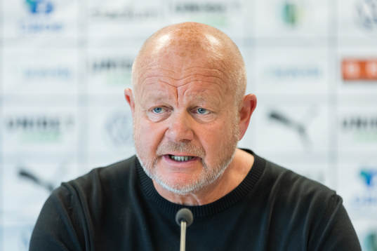 Häckens tränare Per-Mathias Høgmo på presskonferensen
