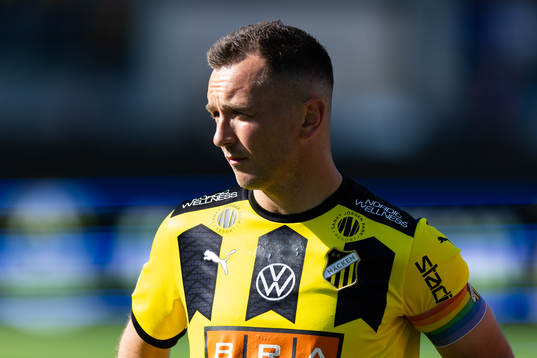Häckens Even Hovland på Line up innan fotbollsmatchen i
