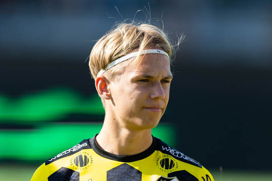 Häckens Pontus Dahbo på line up innan fotbollsmatchen i