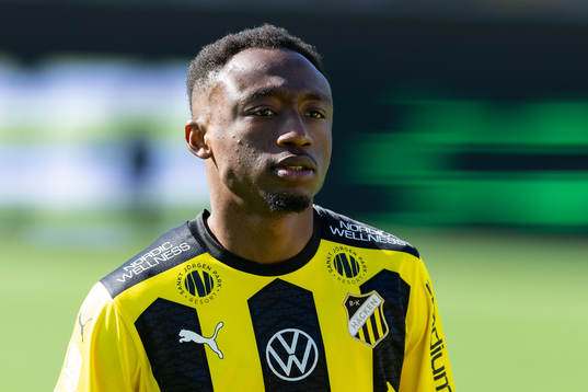 Häckens Benie Adama Traore på line up innan