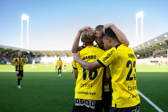 Häckens Pontus Dahbo jublar med Kristoffer Lund Hansen och