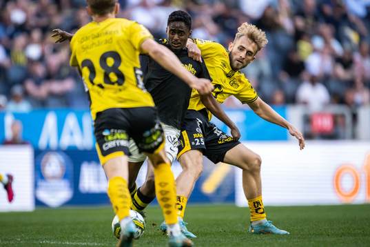 Elfsborgs Noah Söderberg och AIKs Abdihakin Ali