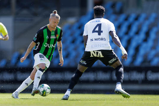 GAISs Jonas Lindberg och Örebros Nasiru Moro