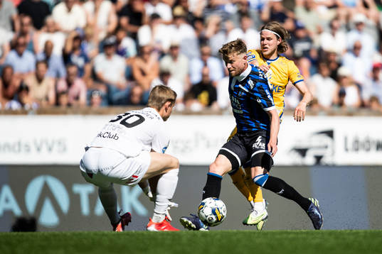 Sirius målvakt Jakob Tånnander och Dennis Widgren mot IFK