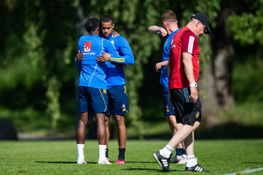 Anthony Elanga and Robin Quaison of the Swedish national