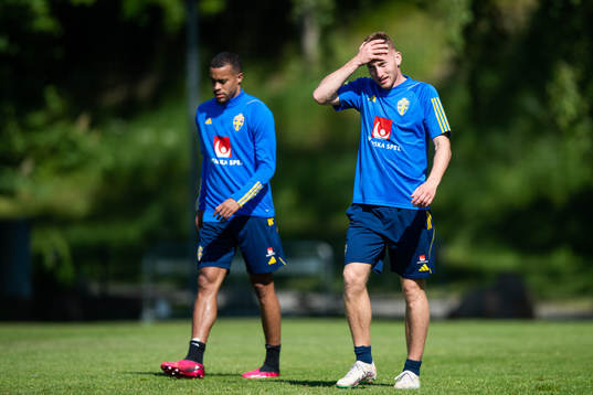 Robin Quaison and Dejan Kulusevski of the Swedish national