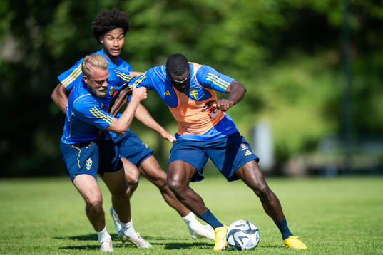 Daniel Sundgren, Jens Cajuste and Ken Sema of the Swedish