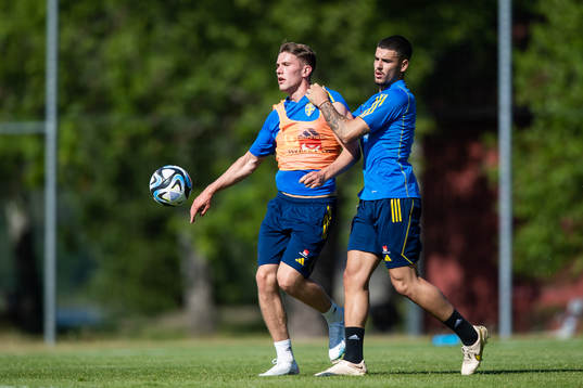 Viktor Gyökeres and Edvin Kurtulus of the Swedish national