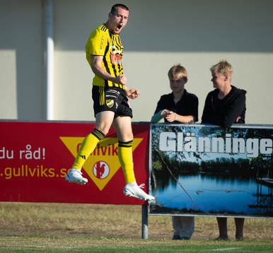 IFK Hässleholms Erjon Rama gör 0-1 och jublar i matchen i